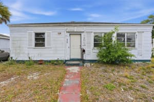 329 KINGSTON STREET, ST PETERSBURG, FL 33711 - MLS#MFRTB8500376