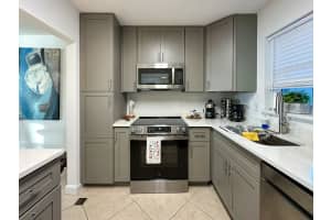 7920 SUN ISLAND DRIVE, SOUTH PASADENA, FL 33707 - MLS#MFRTB8500506