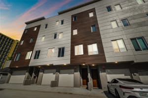 370 6TH STREET, ST PETERSBURG, FL 33701 - MLS#MFRTB8500856