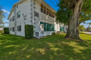 200 Glennes Ln #112, DUNEDIN