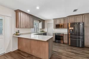 2540 LAKE ELLEN CIRCLE, TAMPA, FL 33618 - MLS#MFRTB8501087