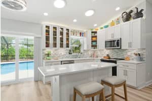 2221 CORONADA WAY, ST PETERSBURG, FL 33712 - MLS#MFRTB8501544
