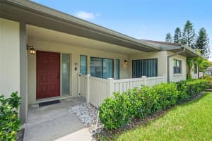 10 Lesley Ln, OLDSMAR