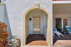 10550 VILLAGE DRIVE, SEMINOLE, FL 33772 - MLS#MFRTB8502062