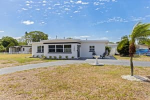1235 45th St N, ST PETERSBURG