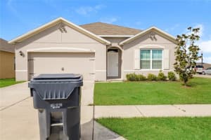 203 Bella Dr, DAVENPORT