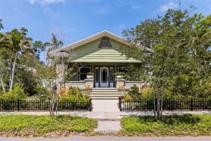 1260 10th St N, ST PETERSBURG