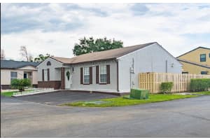 8419 NW 193RD LN, HIALEAH, FL 33015 - MLS#MFRTB8502591