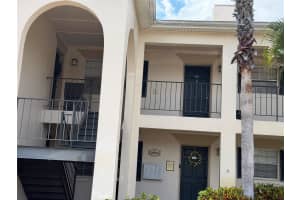 10335 CARROLLWOOD LANE, TAMPA, FL 33618 - MLS#MFRTB8502635
