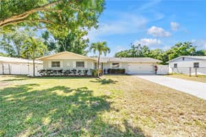 12096 Oak St, LARGO