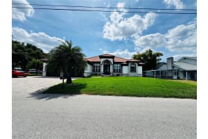 803 LAKE JESSIE DR DRIVE, WINTER HAVEN, FL 33881 - MLS#MFRTB8503132