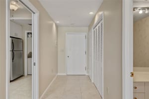1 BEACH DRIVE, ST PETERSBURG, FL 33701 - MLS#MFRTB8503184