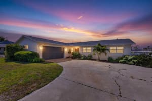 8450 FLAGSTONE DRIVE, TAMPA, FL 33615 - MLS#MFRTB8503541