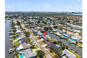 8450 FLAGSTONE DRIVE, TAMPA, FL 33615 - MLS#MFRTB8503541