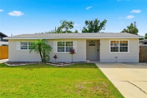 4146 Des Moines St Ne, ST PETERSBURG