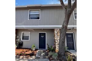 10128 LAKE OAK CIRCLE, TAMPA, FL 33624 - MLS#MFRTB8504311