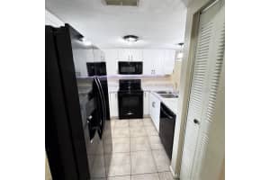 10128 LAKE OAK CIRCLE, TAMPA, FL 33624 - MLS#MFRTB8504311