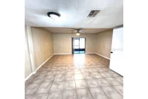 10128 LAKE OAK CIRCLE, TAMPA, FL 33624 - MLS#MFRTB8504311