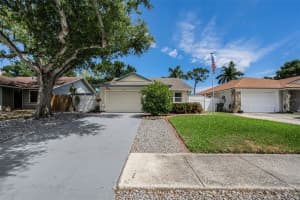 2907 Whispering Dr N, LARGO