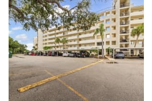 225 COUNTRY CLUB DRIVE, LARGO, FL 33771 - MLS#MFRTB8504995