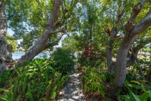 1027 BLUEWATER DRIVE, SUN CITY CENTER, FL 33573 - MLS#MFRTB8505431