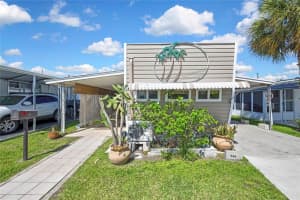 800 32ND AVENUE, ST PETERSBURG, FL 33705 - MLS#MFRTB8505505