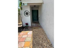 10617 FAIRFIELD VILLAGE DRIVE, TAMPA, FL 33624 - MLS#MFRTB8506010
