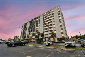 255 Dolphin Pt #207, CLEARWATER BEACH