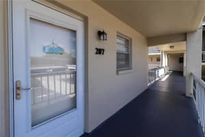 9940 47th Ave N #207, ST PETERSBURG