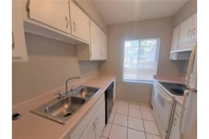 7600 ABBEY LANE, TAMPA, FL 33617 - MLS#MFRTB8507392