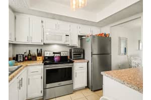 3915 LAKE BAYSHORE DRIVE, BRADENTON, FL 34205 - MLS#MFRTB8507468