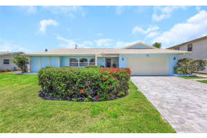 111 24th St, BELLEAIR BEACH