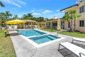2781 BAYSIDE DRIVE, ST PETERSBURG, FL 33705 - MLS#MFRTB8508186