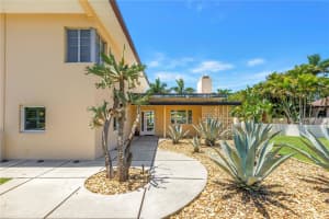 2781 BAYSIDE DRIVE, ST PETERSBURG, FL 33705 - MLS#MFRTB8508186