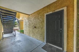 10103 COURTNEY OAKS CIRCLE, TAMPA, FL 33619 - MLS#MFRTB8508637