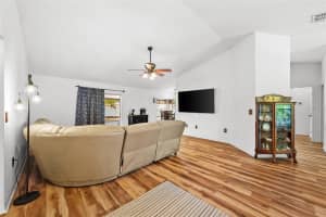 127 WINSTON MANOR CIRCLE, SEFFNER, FL 33584 - MLS#MFRTB8509623