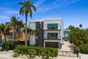 201 HARBOR DRIVE, HOLMES BEACH, FL 34217 - MLS#MFRTB8509893