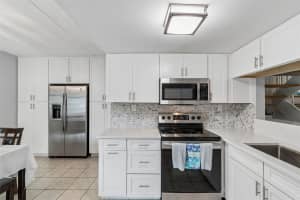 2424 TAMPA BAY BOULEVARD, TAMPA, FL 33607 - MLS#MFRTB8510609