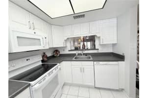 2465 NORTHSIDE DRIVE, CLEARWATER, FL 33761 - MLS#MFRTB8510932