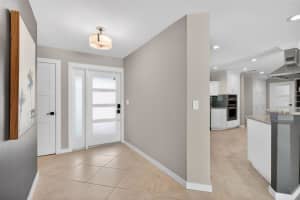 1260 81ST STREET, ST PETERSBURG, FL 33707 - MLS#MFRTB8511033