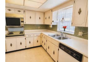 1656 LAKE AVENUE, CLEARWATER, FL 33756 - MLS#MFRTB8511256