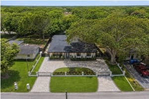 15040 LAKE MAGDALENE BOULEVARD, TAMPA, FL 33618 - MLS#MFRTB8511321
