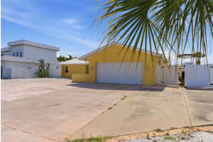 1421 SEA GULL DRIVE, ST PETERSBURG, FL 33707 - MLS#MFRTB8511505