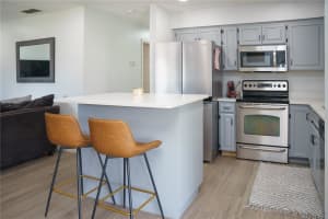 6552 WEST SHORE CIRCLE, TAMPA, FL 33616 - MLS#MFRTB8512008