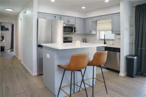 6552 WEST SHORE CIRCLE, TAMPA, FL 33616 - MLS#MFRTB8512008