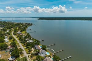 412 Shore Dr E, OLDSMAR