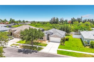 1810 BONITA BLUFF COURT, RUSKIN, FL 33570 - MLS#MFRTB8512890