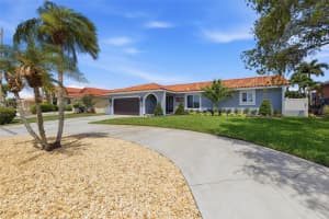 831 CHIPAWAY DRIVE, APOLLO BEACH, FL 33572 - MLS#MFRTB8513478