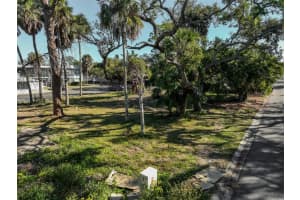 MLS# MFRTB8513765, St Petersburg, Florida 33705