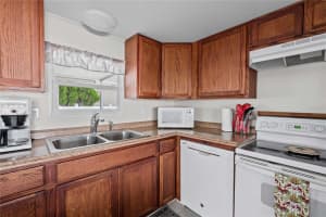 37250 BEVERLY AVENUE, ZEPHYRHILLS, FL 33542 - MLS#MFRTB8514097